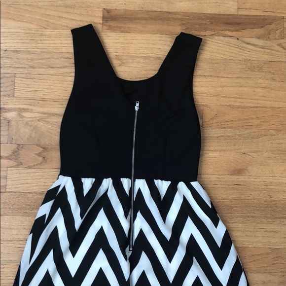 Black & white Chevron dress - Picture 3 of 5